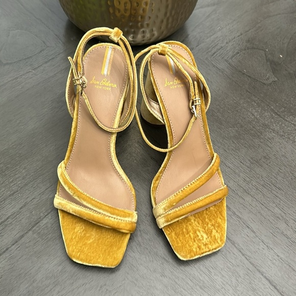 Sam Edelman Sandals Womens Kia Velvet Heel Saffron - Picture 4 of 6